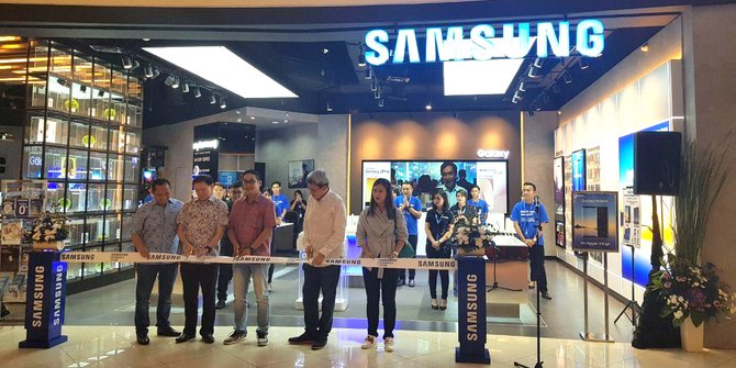 Samsung Experience Store — The Mall