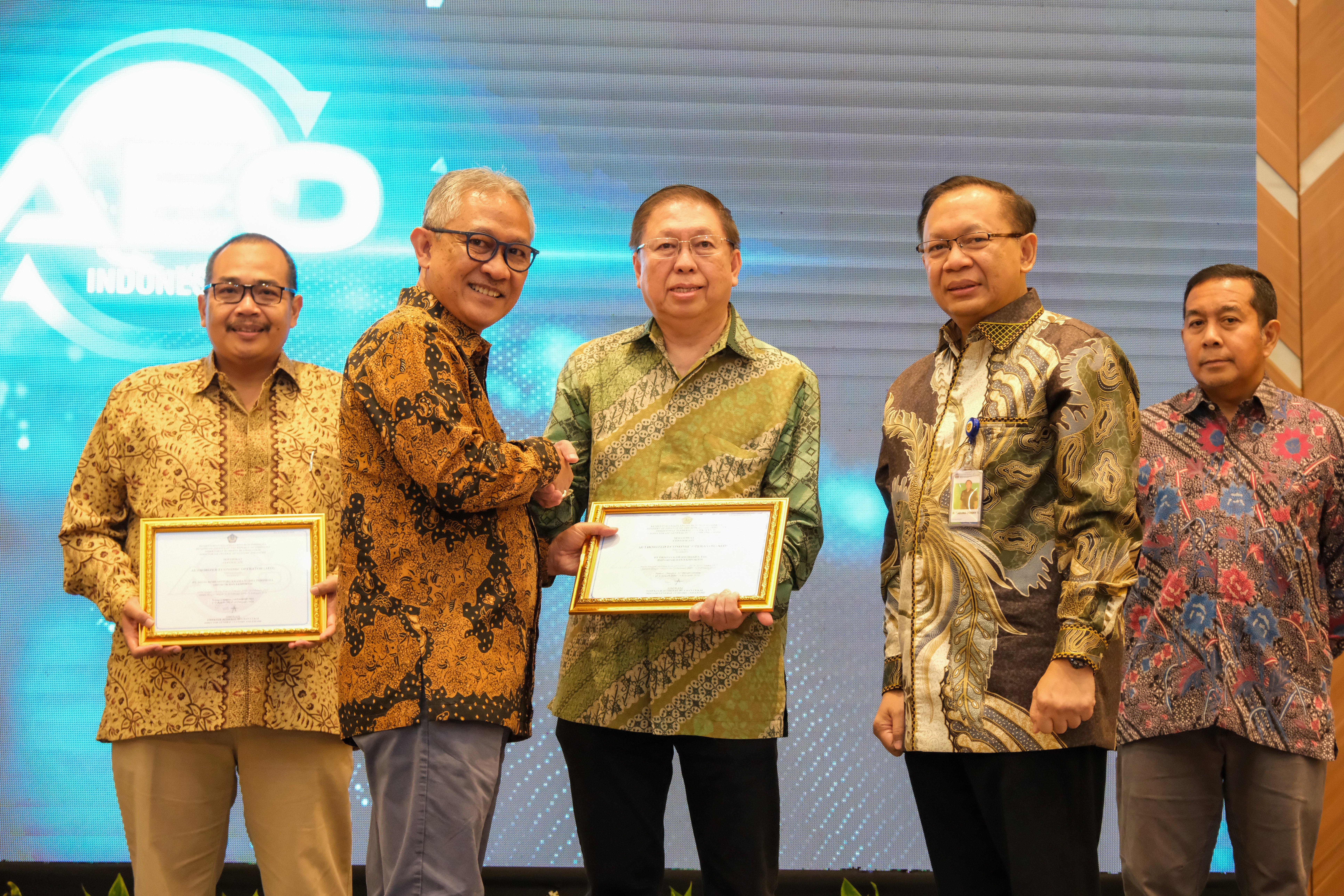 Erajaya Group Receives Authorized Economic Operator Certificate